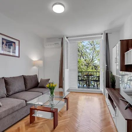 Riva * Μακάρσκα